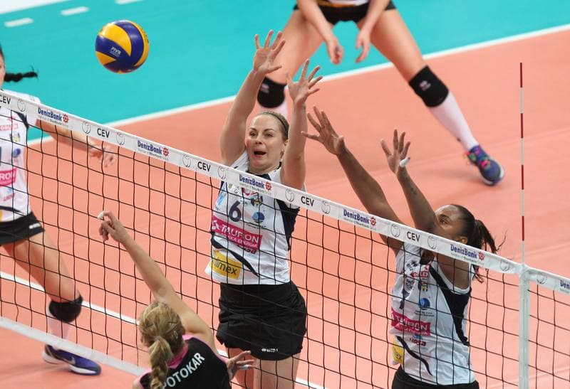 Volleyball. Women's Champions League. MKS Dabrowa Gornicza - Stiinta Bacau. 23.10.2013