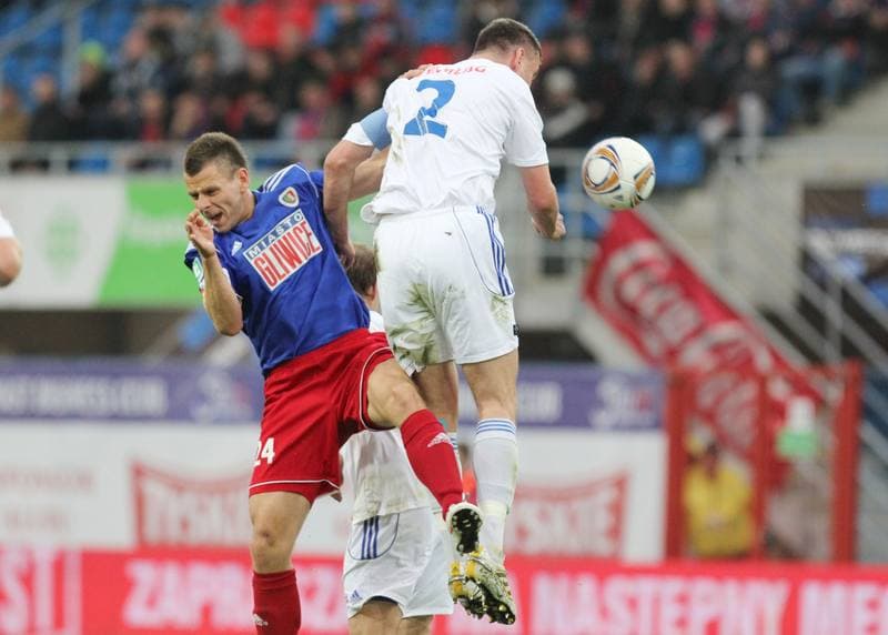 Football. I liga. Piast Gliwice - Olimpia Elblag. 18.04.2012