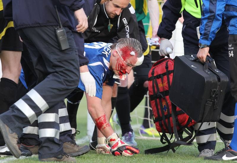 Football. Sparing. Gwarek Tarnowskie Gory - Gornik Zabrze. 11.04.2012