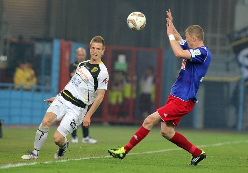 Football. I liga. Piast Gliwice - Ruch Radzionkow. 27.04.2012