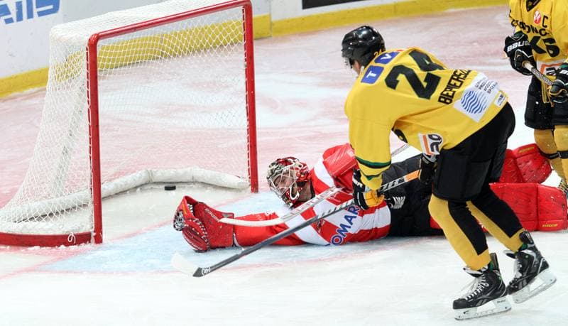 Ice Hockey. Polska Hokej Liga. HC GKS Katowice - Comarch Cracovia Krakow. 15.10.2013