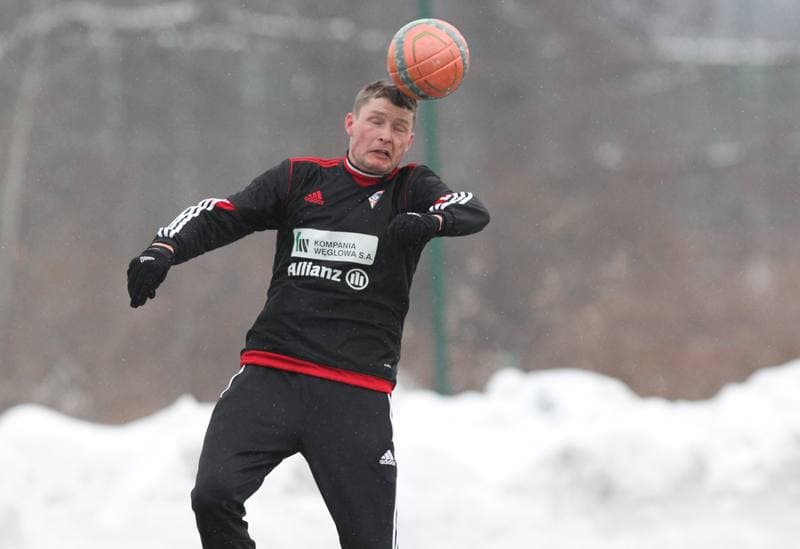 Football. Sparing. Gornik Zabrze - LZS Piotrowka. 25.01.2013
