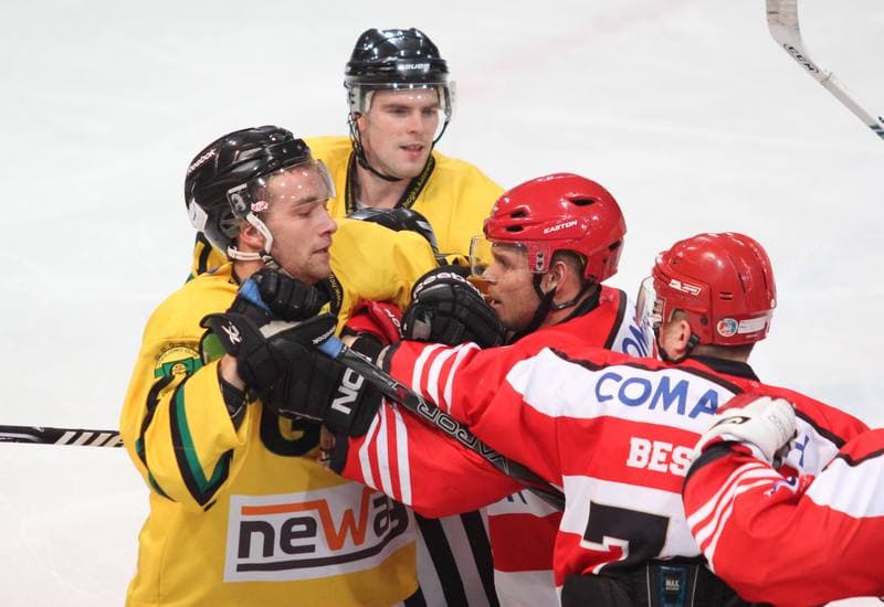 Ice Hockey. Polska Liga Hokeja na Lodzie. HC GKS Katowice - Comarch Cracovia Krakow. 02.10.2012