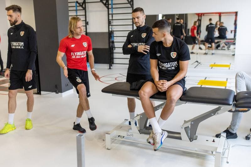 Football. Piast Gliwice. Training. 04.12.2022