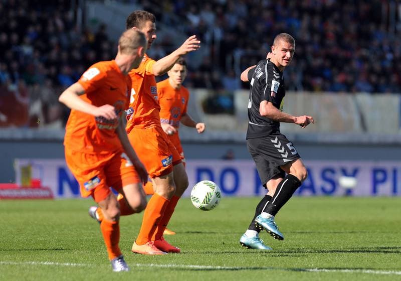 Football. PKO BP Ekstraklasa. Termalica Bruk-Bet Nieciecza - Korona Kielce. 02.04.2016