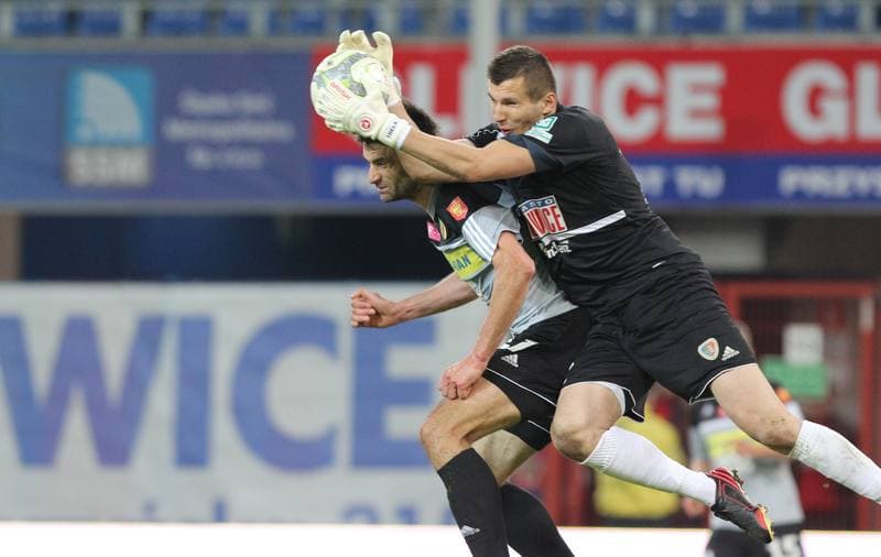 Football. Ekstraklasa. Piast Gliwice - Korona Kielce. 03.04.2010